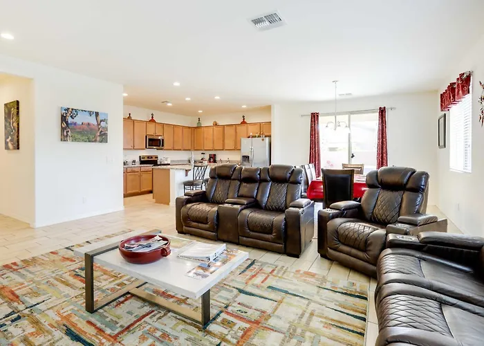 3 Mi To Ballpark: Desert Den W/ Pool Holiday home *