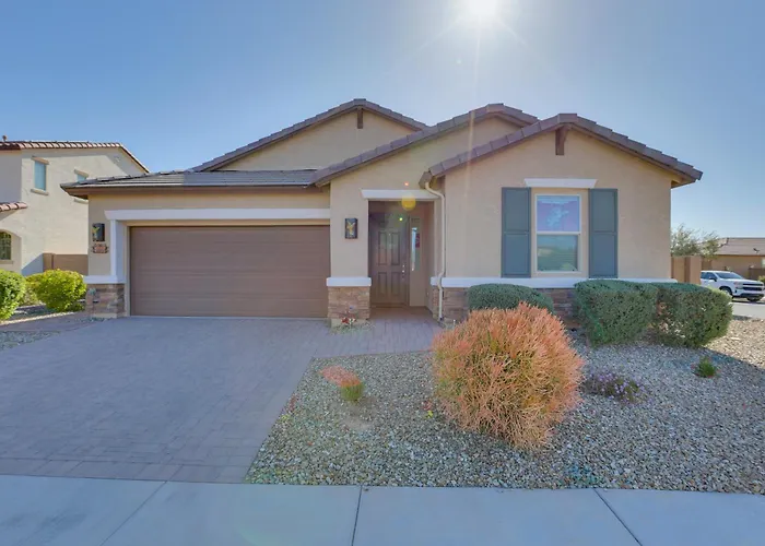 3 Mi To Ballpark: Desert Den W/ Pool Holiday home