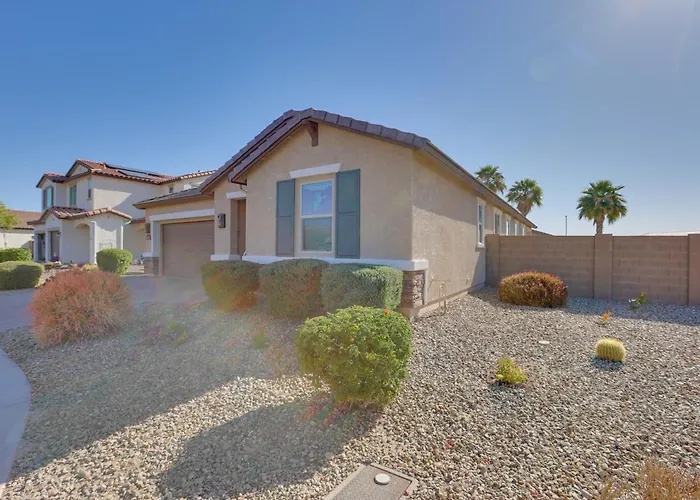 3 Mi To Ballpark: Desert Den W/ Pool