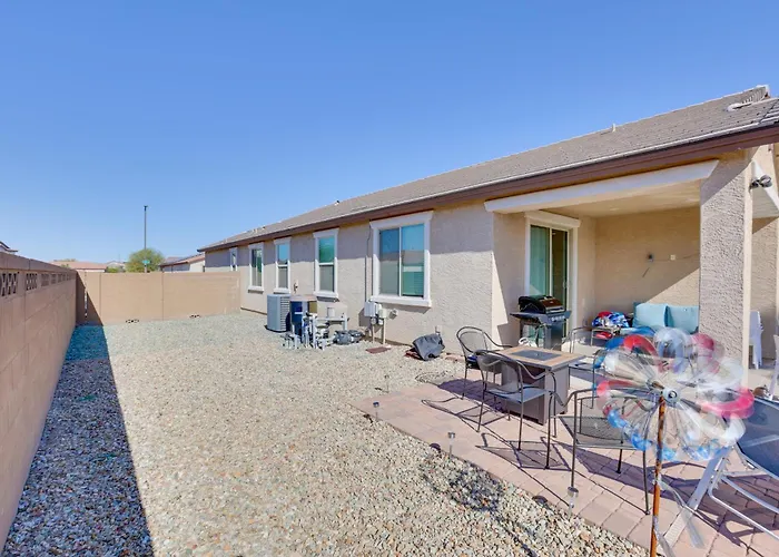 Holiday home 3 Mi To Ballpark: Desert Den W/ Pool Goodyear