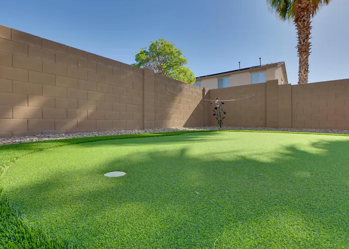 3 Mi To Ballpark: Desert Den W/ Pool