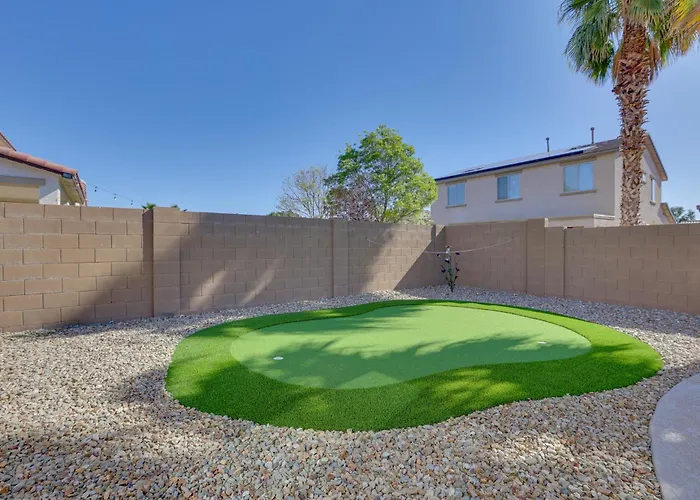 Holiday home 3 Mi To Ballpark: Desert Den W/ Pool